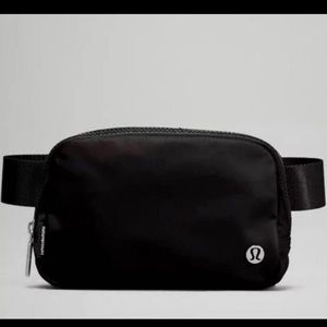 Lululemon everywhere belt bag